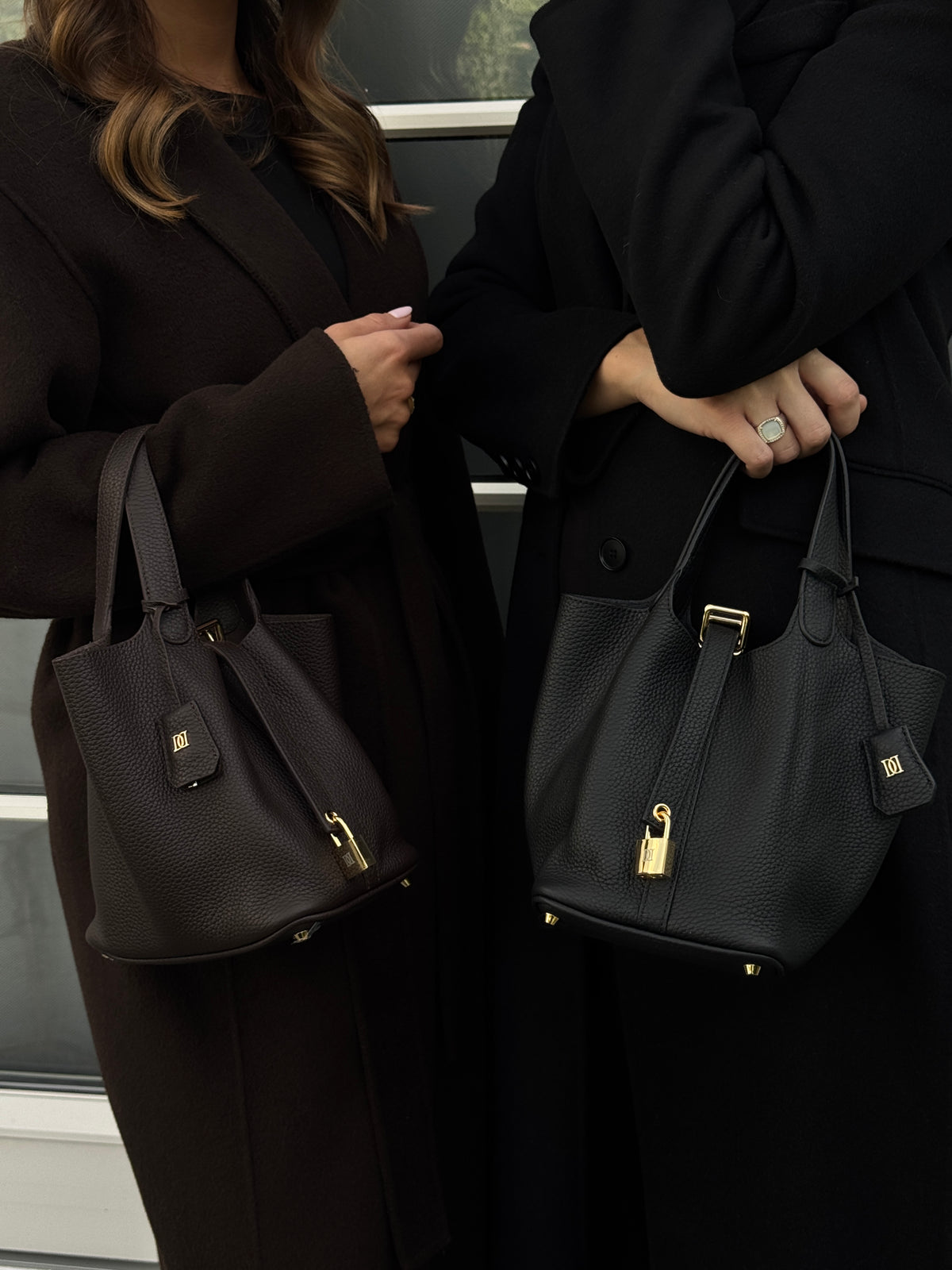 LEATHER BUCKET BAG MINI CHOCOLATE BROWN