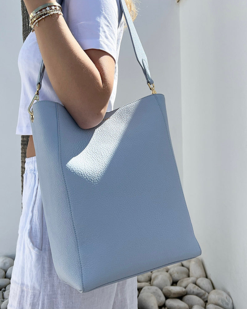 LEATHER BUCKET BAG COOL BLUE