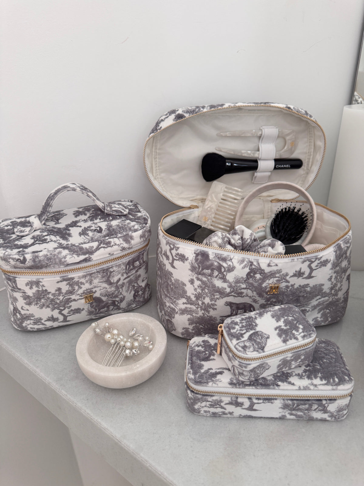 VELVET VANITY BAG LARGE GREY SAVANNAH PATTERN