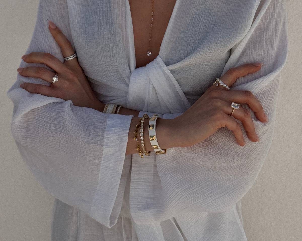 LEATHER STUD BRACELET WHITE W/GOLD