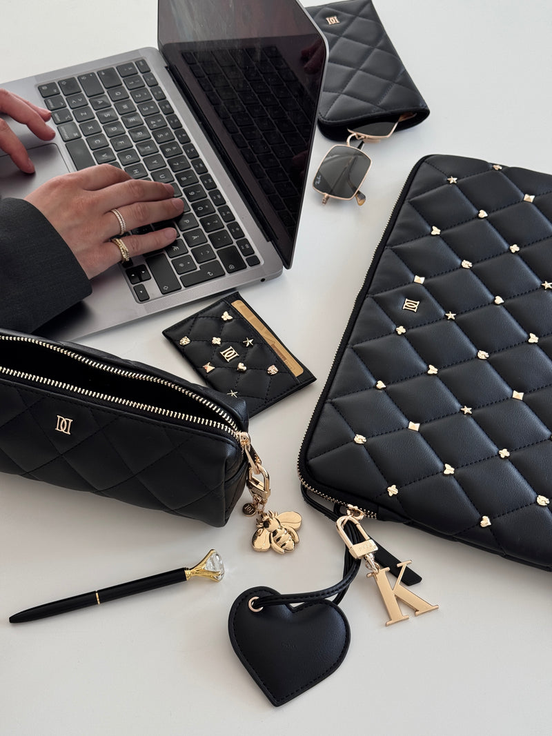 LEATHER QUILTED MAC COVER W/SIGN STUDS BLACK