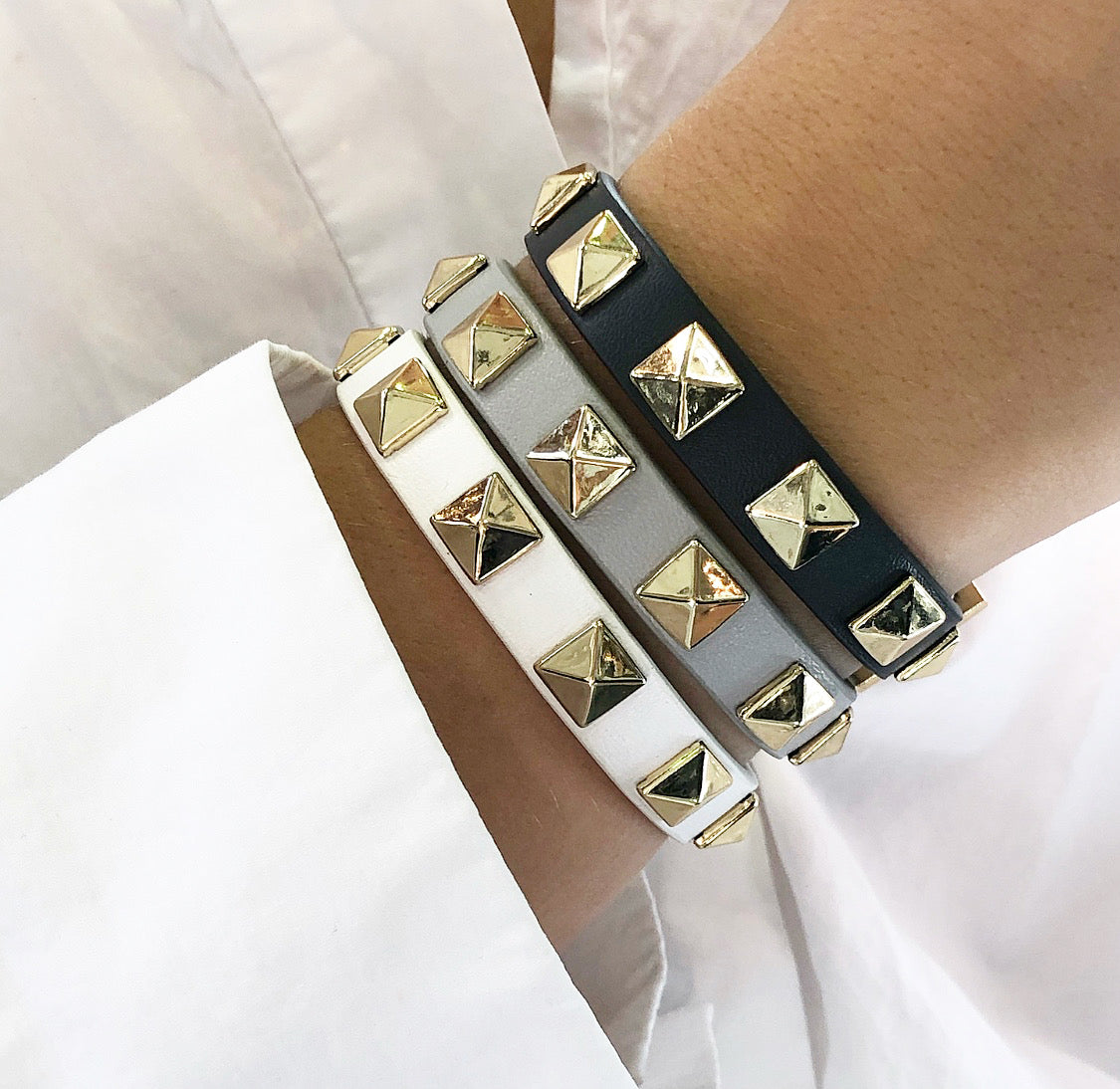 LEATHER STUD BRACELET BLACK