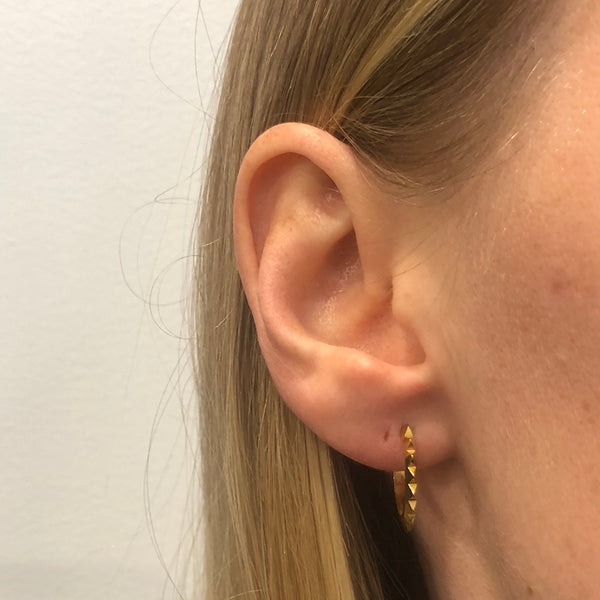 STUD HOOP SMALL GOLD